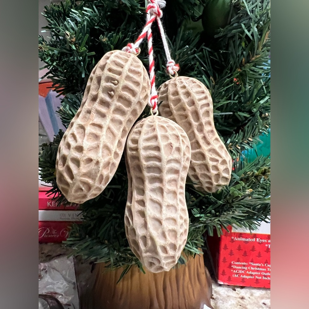 New with tags set of 3 lifelike peanut Christmas ornaments.  Heavy duty.